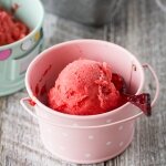 Strawberry and lychee sorbet & guestposting at Go Bake Yourself